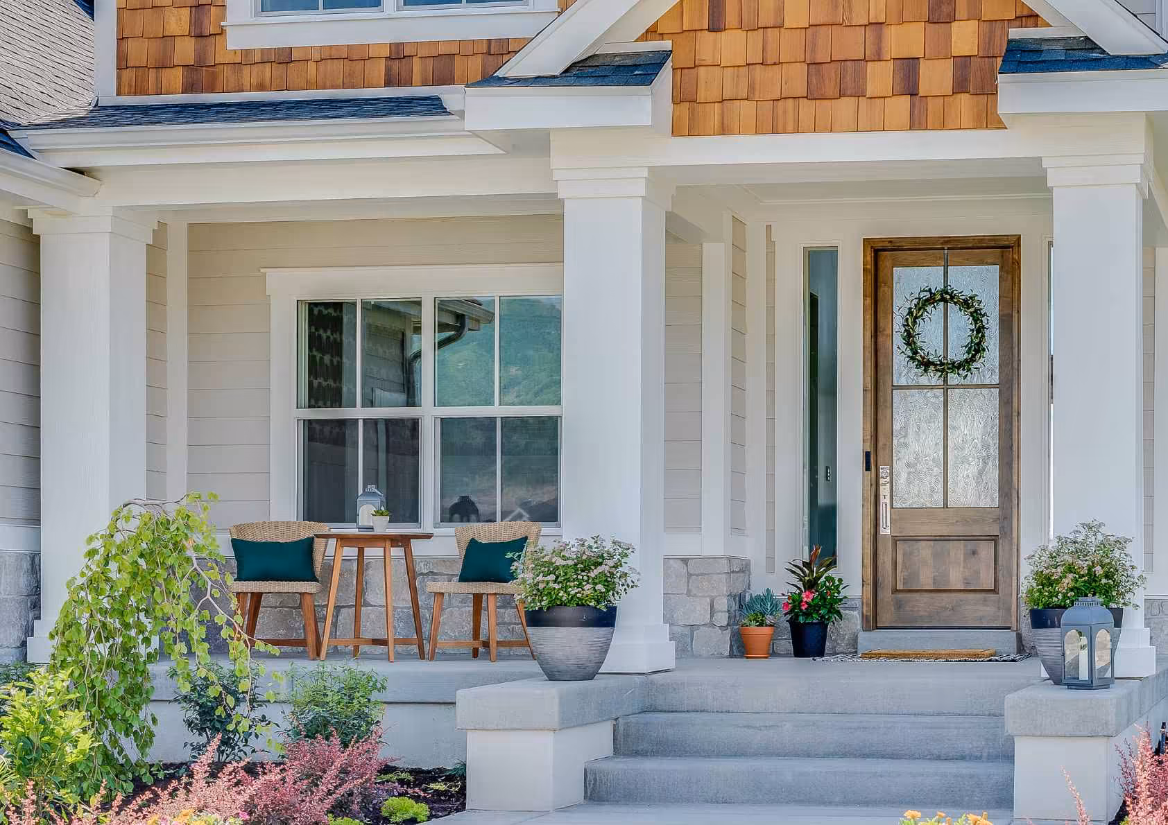 Home with great fall curb appeal.