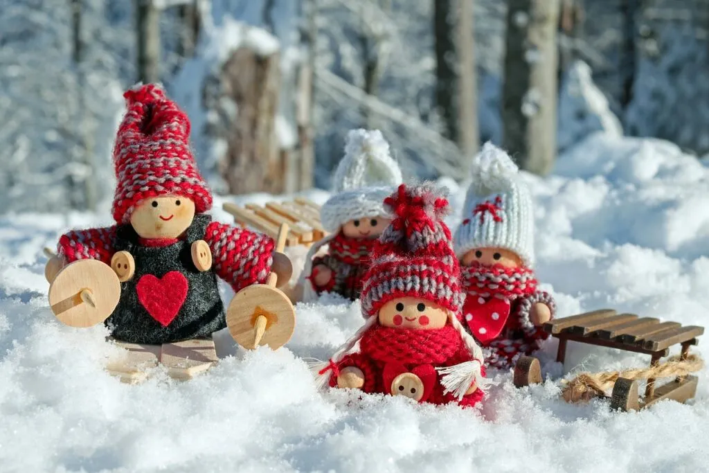 The Ultimate Winter Activity Guide – CRAFTS AND DYI for the Holidays